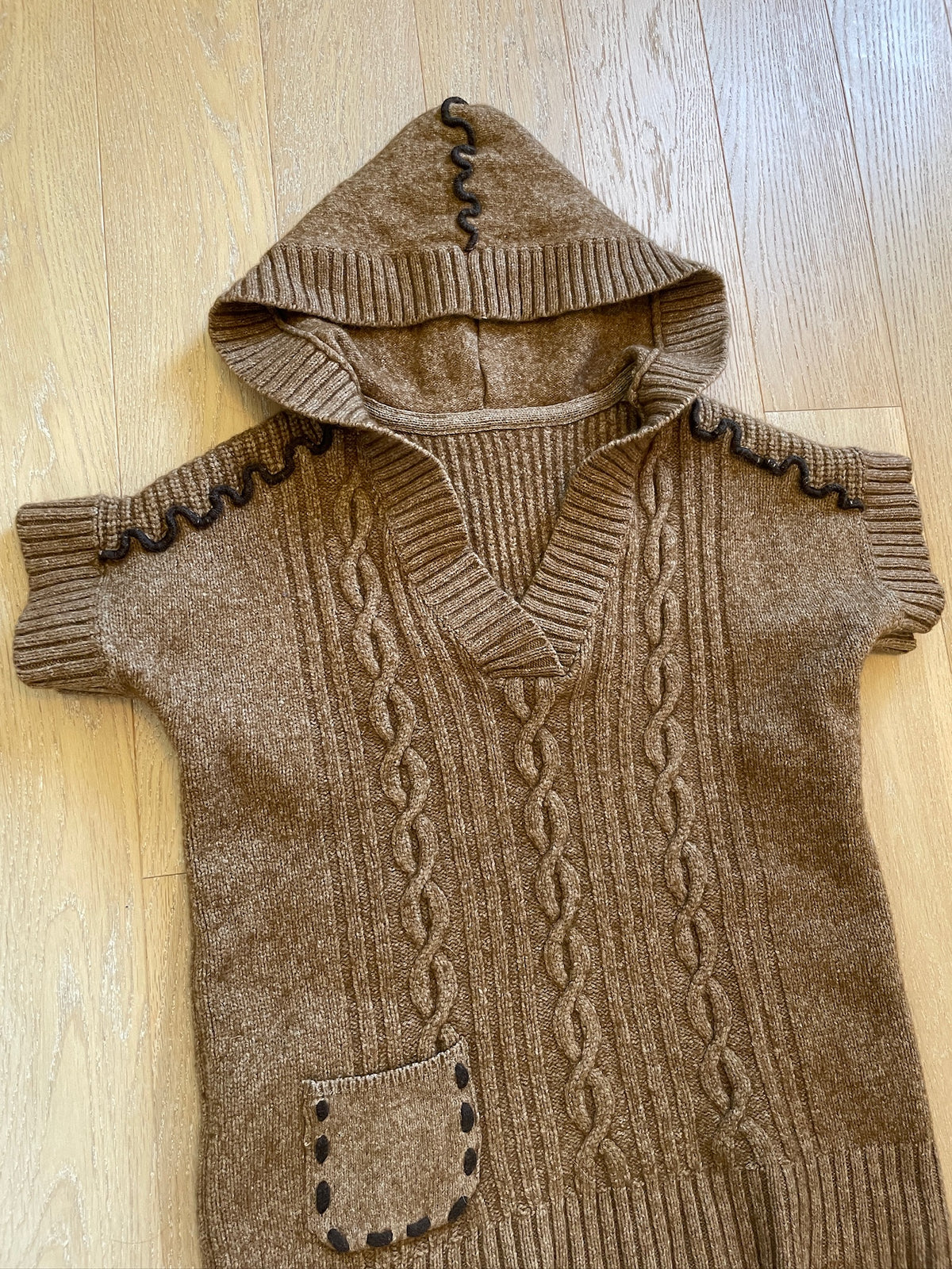 Shortsleeve Hooded Knit Top