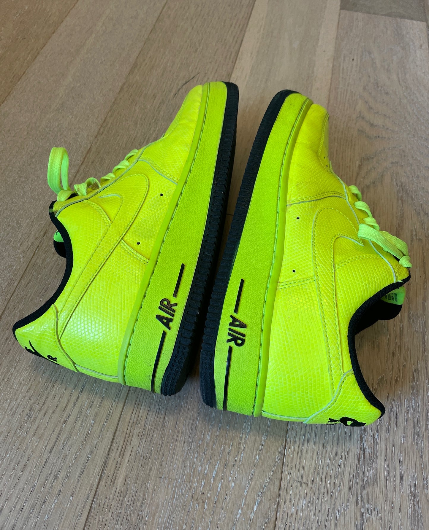 Vintage Multicolor Nike Air Force 1 „Volt“