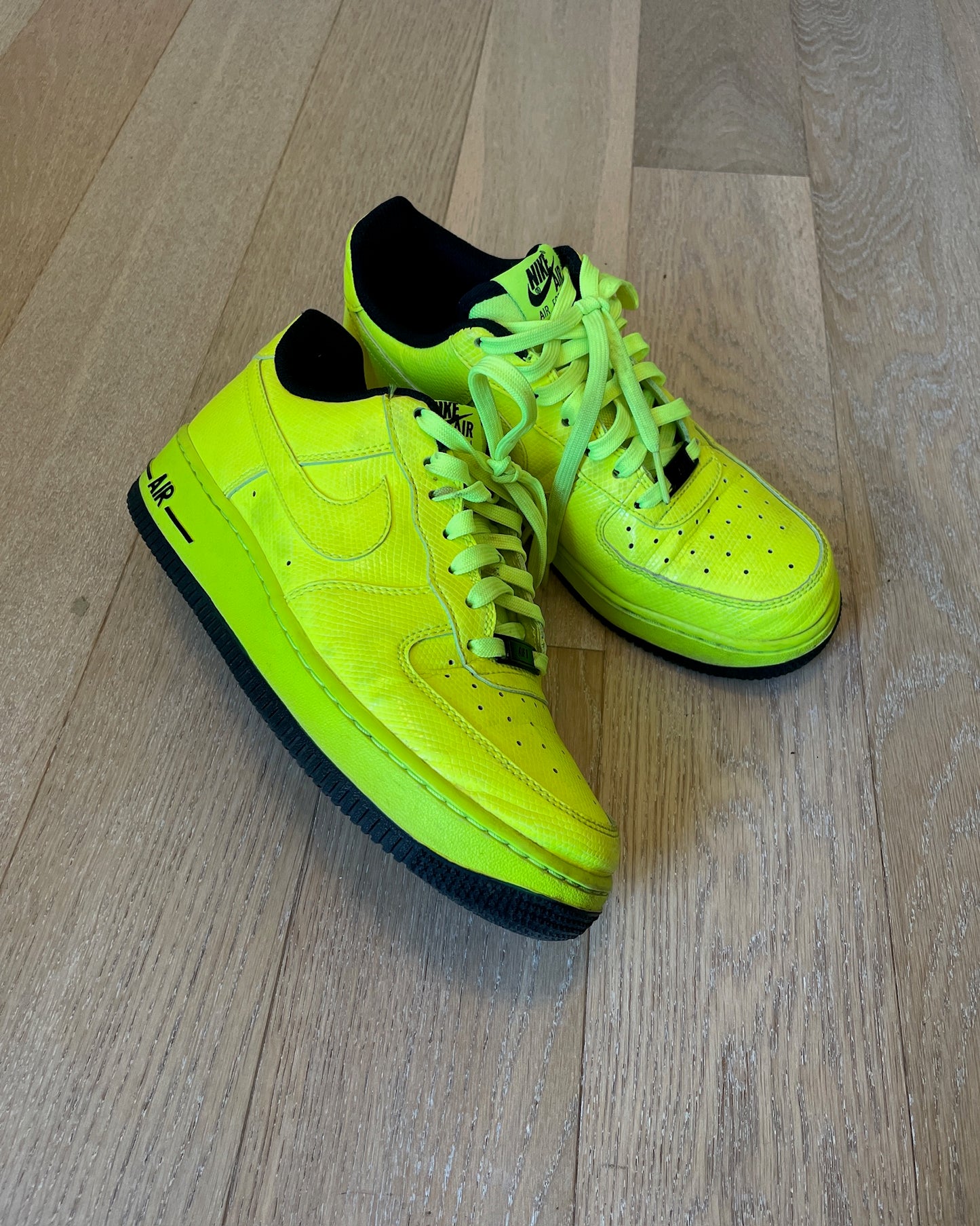 Vintage Multicolor Nike Air Force 1 „Volt“